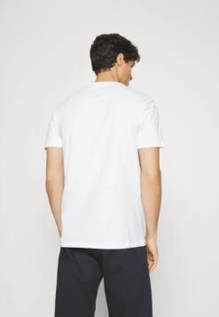 Pier One V Neck Bird Tonal 3 Pack - T-Shirt Basic - White/Dark Green/Black 11 Pier One V Neck Bird Tonal 3 Pack - T-Shirt Basic - White/Dark Green/Black -Pier One 0f13db0ef61044e1968e599be05b7931