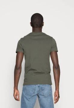 Pier One 3 Pack - T-Shirt Basic - Black/Grey/Green 11 Pier One 3 Pack - T-Shirt Basic - Black/Grey/Green -Pier One 302b28ae9cfb4ba48ebdbc5d108d4998