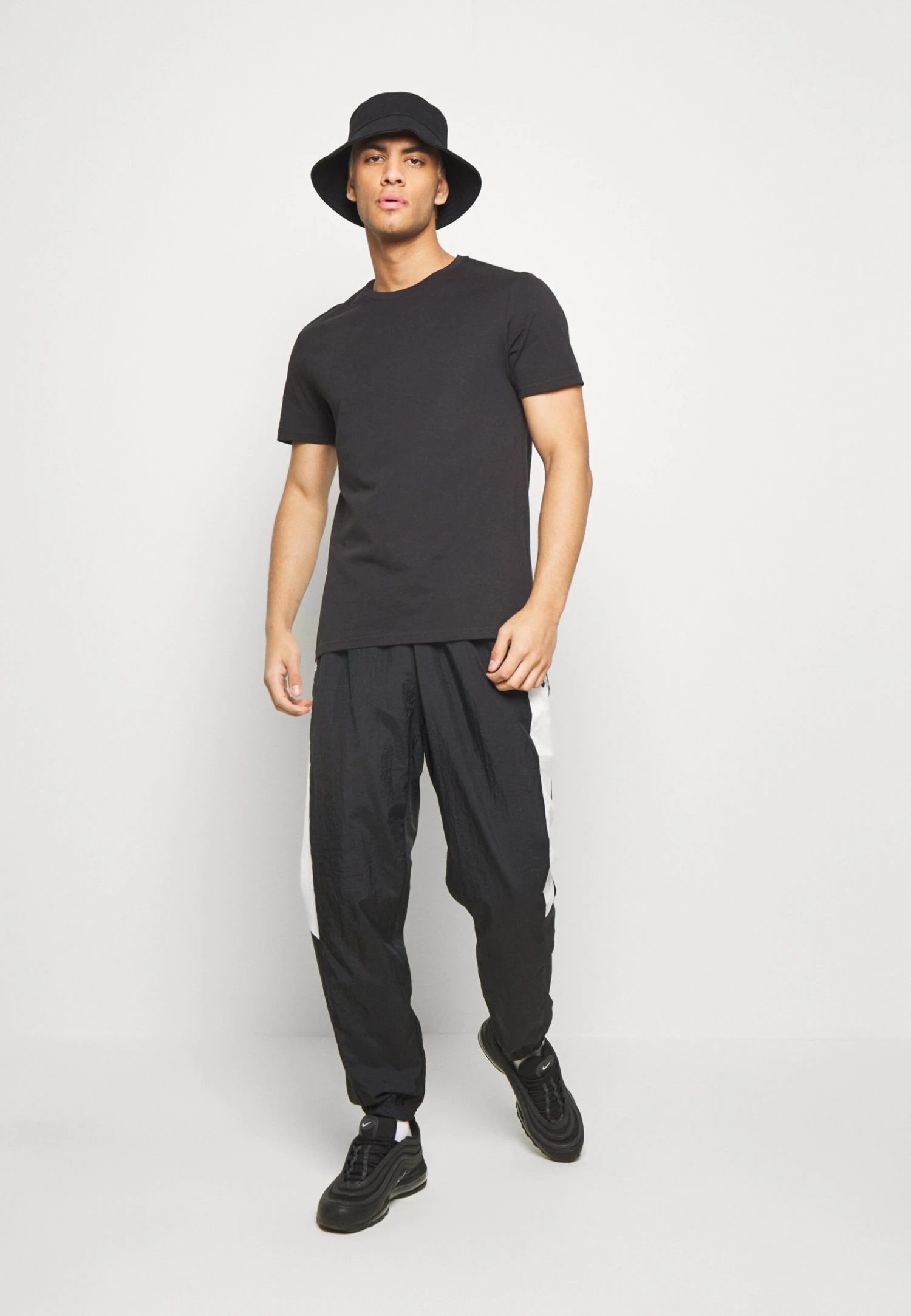 Pier One 7 Pack - T-Shirt Basic - Black 4 Pier One 7 Pack - T-Shirt Basic - Black - Afbeelding 2