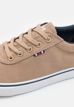 Pier One Unisex - Sneakers Laag - Brown 13 Pier One Unisex - Sneakers Laag - Brown -Pier One 3d8d930a9d594a348d328f3c83bbc354