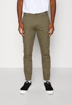 Pier One -Pier One 5e27eaab6d5e4530bc39dfc48c077904