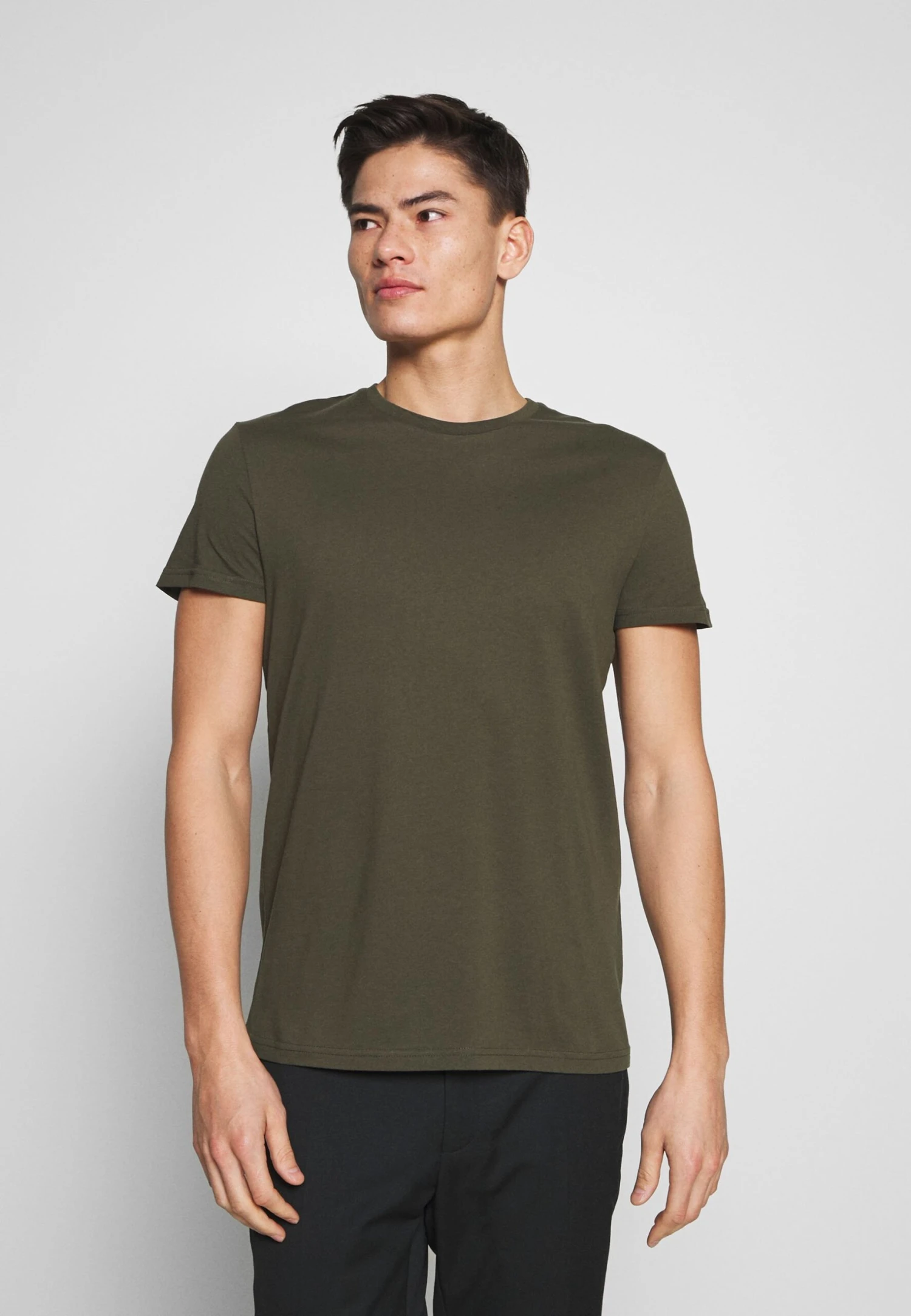 Pier One 5 Pack - T-Shirt Basic - Olive/ White/ Navy /Yellow /Black 6 Pier One 5 Pack - T-Shirt Basic - Olive/ White/ Navy /Yellow /Black - Afbeelding 4