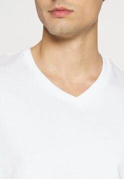 Pier One V Neck Bird Tonal 3 Pack - T-Shirt Basic - White/Dark Green/Black 15 Pier One V Neck Bird Tonal 3 Pack - T-Shirt Basic - White/Dark Green/Black -Pier One 6444200bd8f344c784d9b07b508a7cc2