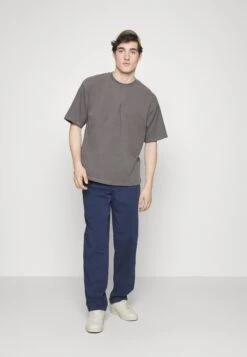 Pier One T-Shirt Basic - Dark Grey 8 Pier One T-Shirt Basic - Dark Grey -Pier One 72074b99d6ff4da18a54fad484e613f1