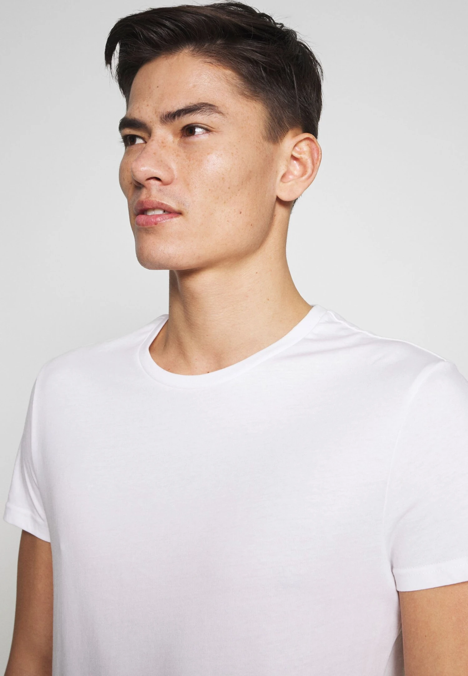 Pier One 5 Pack - T-Shirt Basic - Olive/ White/ Navy /Yellow /Black 11 Pier One 5 Pack - T-Shirt Basic - Olive/ White/ Navy /Yellow /Black - Afbeelding 9