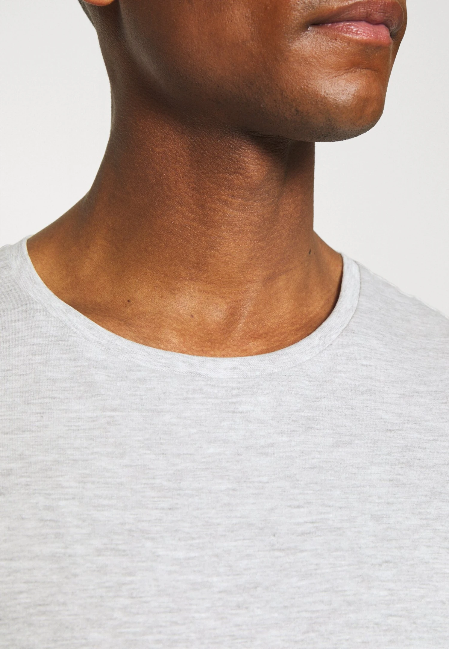 Pier One 5 Pack - T-Shirt Basic - Black/White/Light Grey 9 Pier One 5 Pack - T-Shirt Basic - Black/White/Light Grey - Afbeelding 7