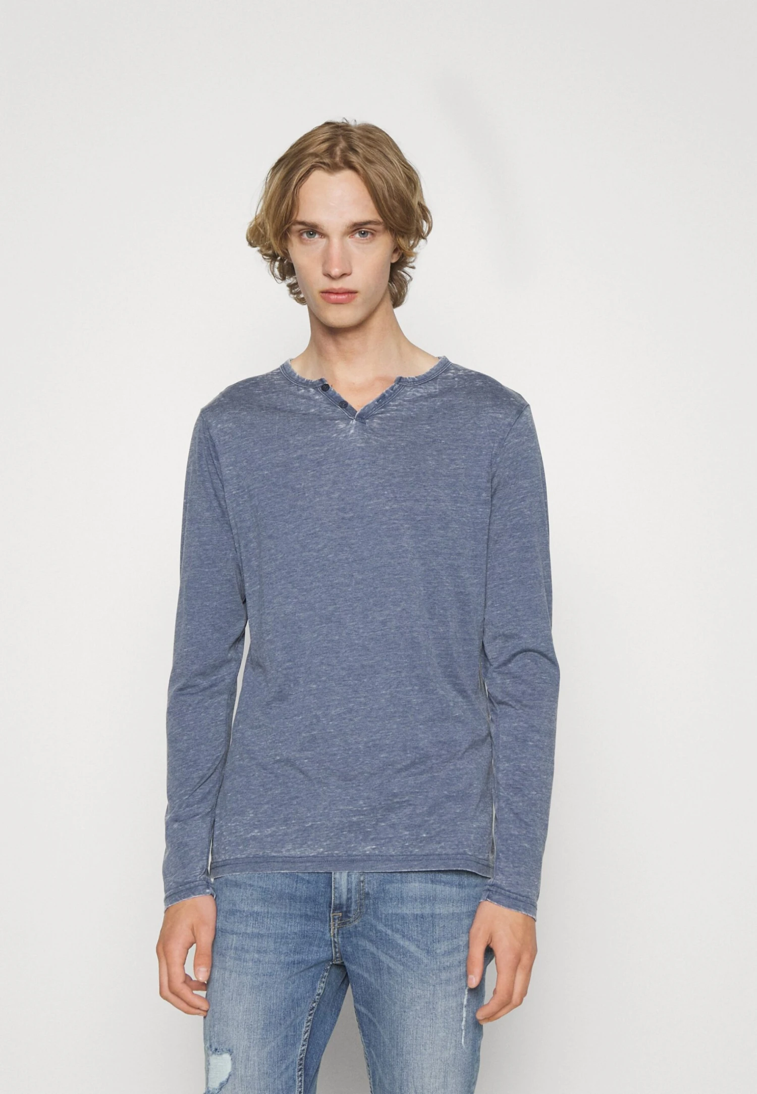 Pier One Longsleeve - Blue 3 Pier One Longsleeve - Blue