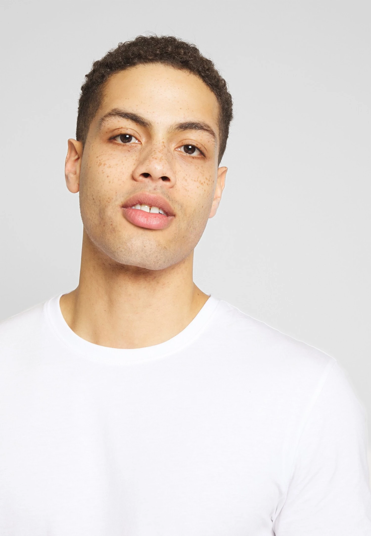 Pier One 3 Pack - T-Shirt Basic - White/Dark Blue/Red 7 Pier One 3 Pack - T-Shirt Basic - White/Dark Blue/Red - Afbeelding 5