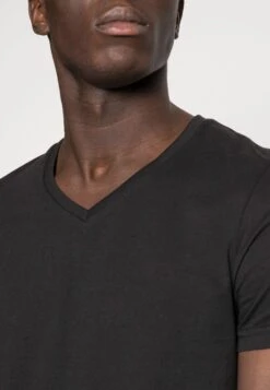 Pier One 3 Pack- T-Shirt Basic - Black -Pier One df7c9f951f5c42309db997b3240fc1e8