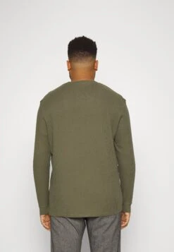 Pier One Longsleeve - Olive 10 Pier One Longsleeve - Olive -Pier One e00dfce476ce4a228daff080c21958ab