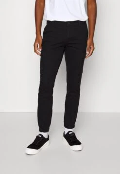 Pier One 2 Pack - Cargobroek - Olive/Black 11 Pier One 2 Pack - Cargobroek - Olive/Black -Pier One e0bf2536d5a04652937019f4273abb8d