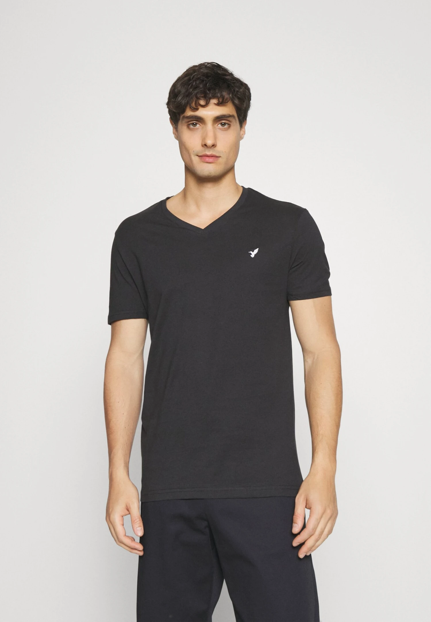 Pier One V Neck Bird Tonal 3 Pack - T-Shirt Basic - White/Dark Green/Black 6 Pier One V Neck Bird Tonal 3 Pack - T-Shirt Basic - White/Dark Green/Black - Afbeelding 4